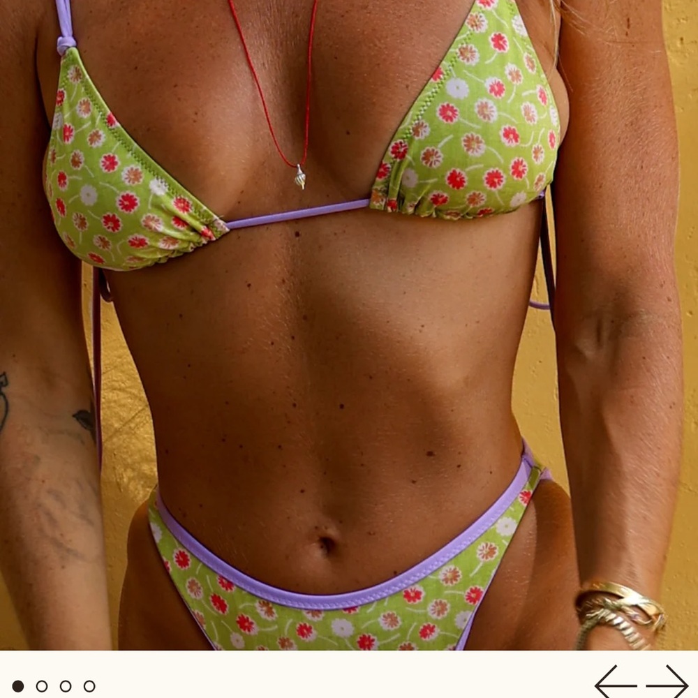 Heavy Manners bikini double string top S full bottom M „in a world of my own”